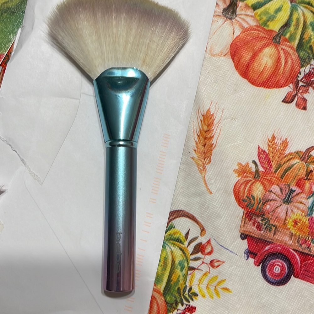 Bebe makeup fan brush